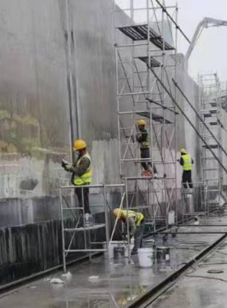定安球场翻新地面是一个涉及